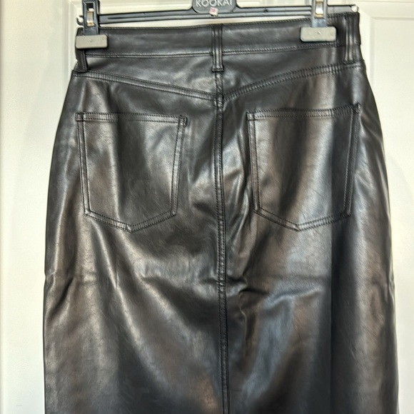 Brand New Gap Faux Leather Pleather Black Pencil Skirt NWT - Picture 3 of 6